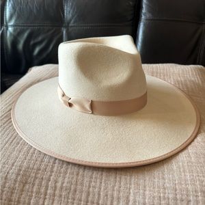 Like new lack of color ivory rancher hat